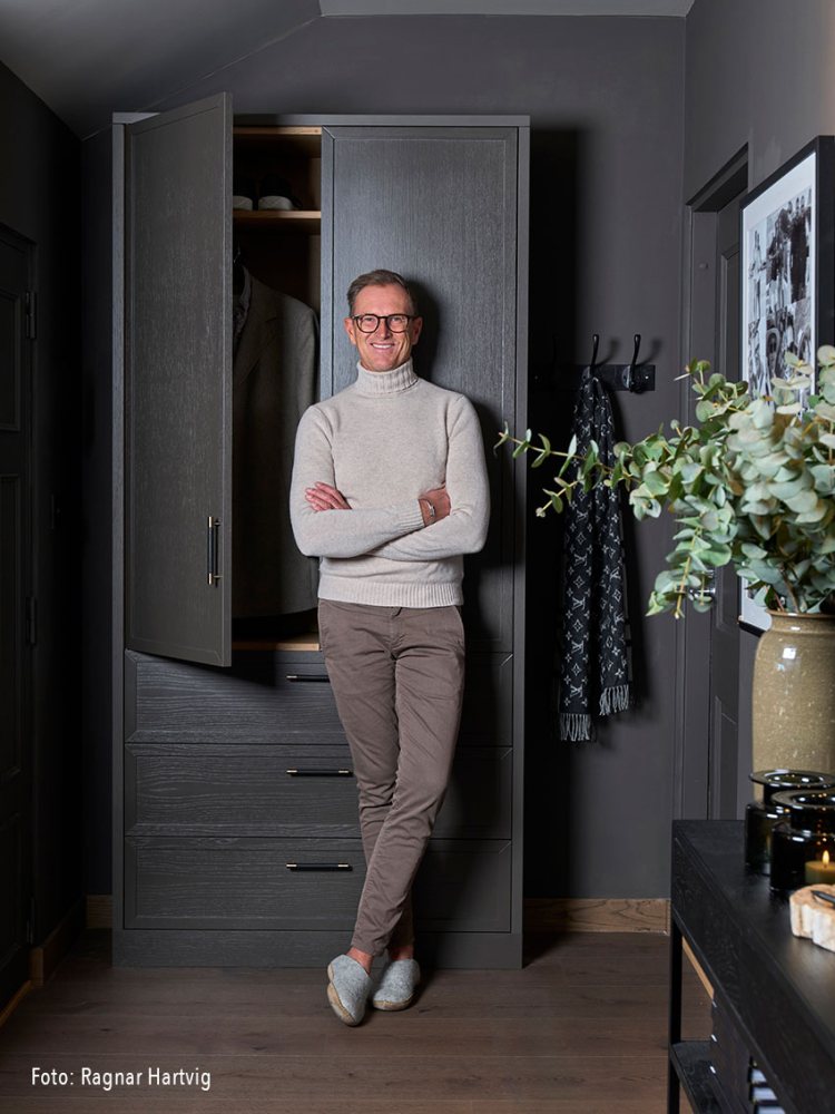 145-halvor-bakke-gardeobe-entré-gang-brubakken-home-foto-ragnar-hartvig-web