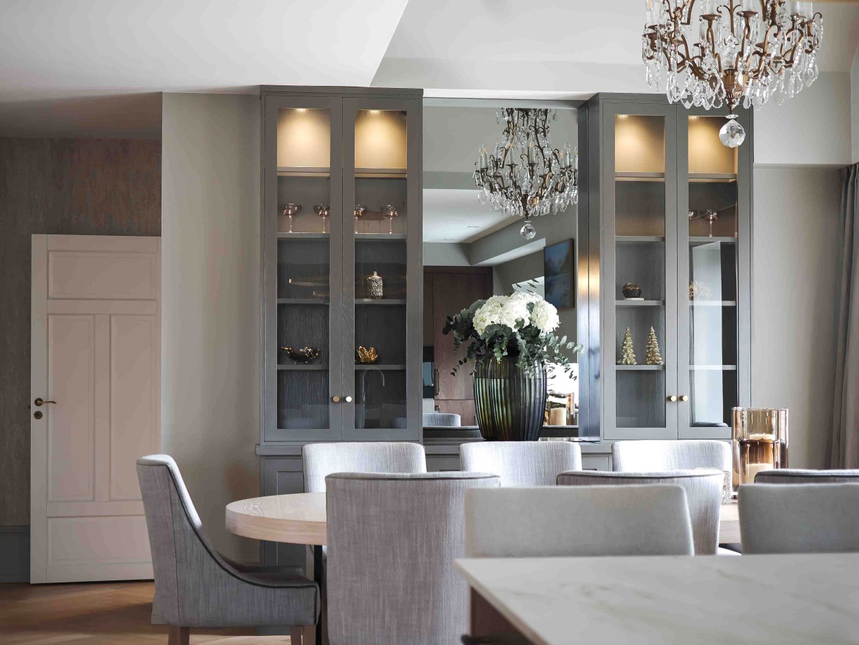 reol-caiax-rundt-spisebord-lyst-4-reol-kjokkenoy-gimle-foto-refsum-brubakken-home-low